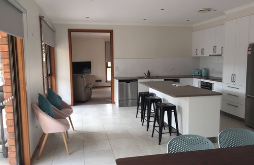 Sale House | Bella House Short/Long Stay Accommodation. Fully furnished - Feels like home.