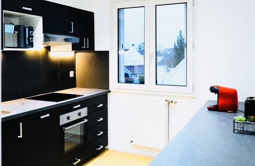 La Chapelle-Saint-Luc Apartment | Bella Luna II - Elégant Appart Centre Ville - Parking Gratuit- Wifi Ultra Rapide