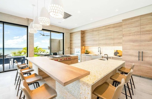 East End House | Bella Rocca: Ultra-Luxe Estate w/Pool and Spa, Sunken Fire Pit and Designer Interiors
