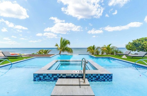 East End House | Bella Rocca: Ultra-Luxe Estate w/Pool and Spa, Sunken Fire Pit and Designer Interiors