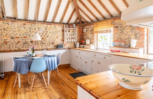 Weybourne House | Bella's Barn by Big Skies Cottages