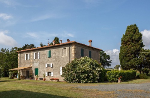 Vada House | Bella Valle 1 Relax in Giardino, Spiaggia a 10 Minuti e Toscana Tutta Intorno