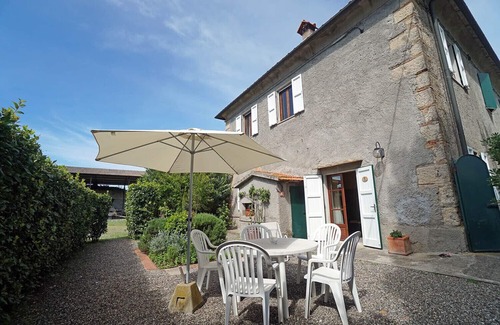 Vada House | Bella Valle 1 Relax in Giardino, Spiaggia a 10 Minuti e Toscana Tutta Intorno