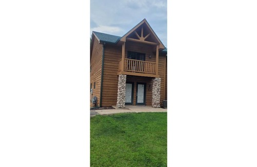 Utica House | Bella Villa familiar. WIFI. Close to Starved Rock Park Hiking trails. Relaxing!