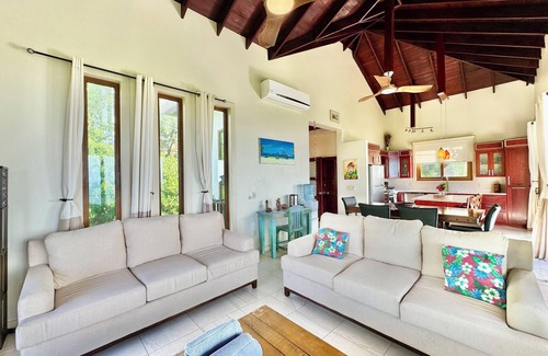 Pristine Bay House | Bella Vista @ Coral Views, French Harbor