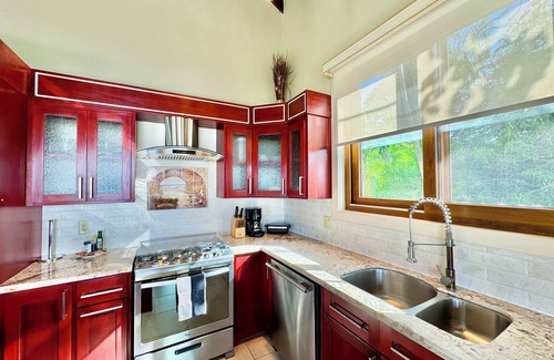 Pristine Bay House | Bella Vista @ Coral Views, French Harbor