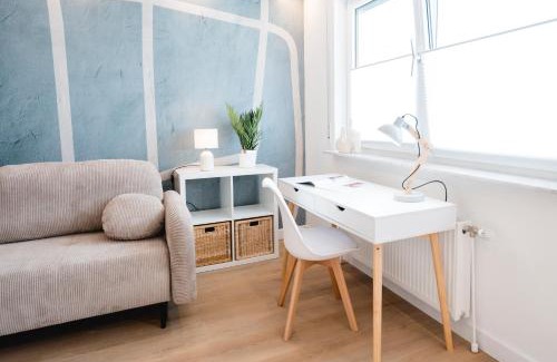 Pforzheim Apartment | BellaBene modernes Studioapartment in zentraler Lage mit Balkon, Arbeitsplatz, Parkplatz