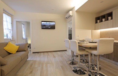 Bellagio Apartment | BELLAGIO NEAR THE LAKE, A STYLISH APARTMENT, GARDEN, PARKING RELAXING POSITION