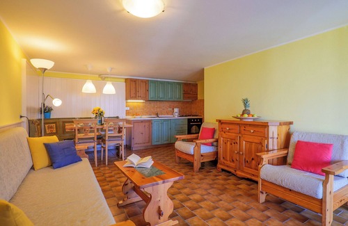 Colico Piano Apartment | Bellavista B Garden Apartment with Pool
