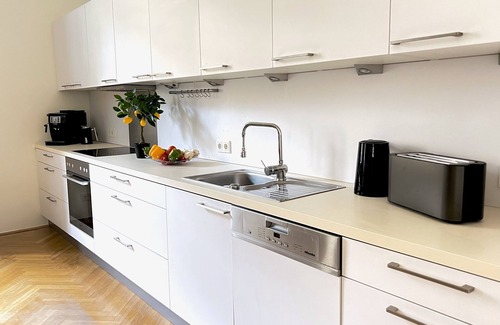 Mariahilf Apartment | BELLE ART *Design Suite in the heart of Vienna*