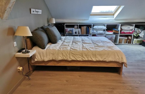 Entraigues-sur-la-Sorgue Apartment | Belle Chambre