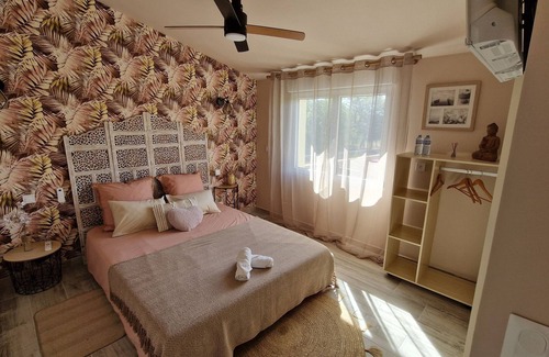Logrian-Florian Bed & Breakfast | Belle Chambre D'hôtes vue sur la Nature au Calme