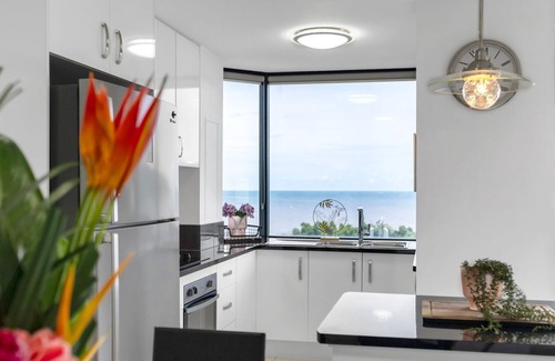 Cairns North Apartment | Belle Escapes 73 Rydges Plaza Esplanade with Ocean & City Views