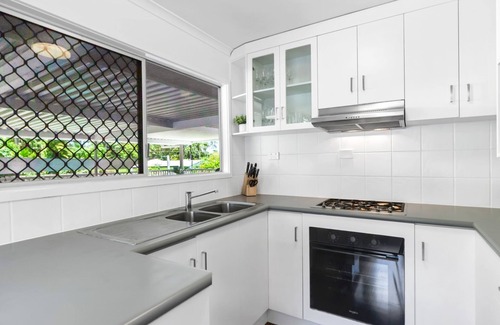 Clifton Beach House | Belle Escapes Endeavour To Impress