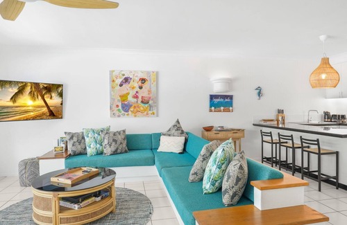 Palm Cove Apartment | Belle Escapes Suite 17 Sapphire Suite Alamanda Palm Cove