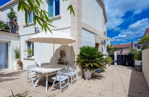 Le Kremlin-Bicetre House | Belle Maision Proche Paris , Parking Gratuite Avec Jardin , vue la Tour Eiffel