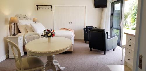Lepperton Apartment | Belle Maison French Country Stay