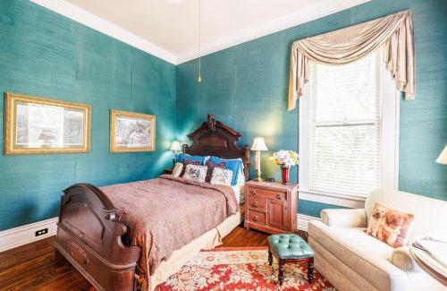 Gonzales Bed & Breakfast | Belle Oaks Inn