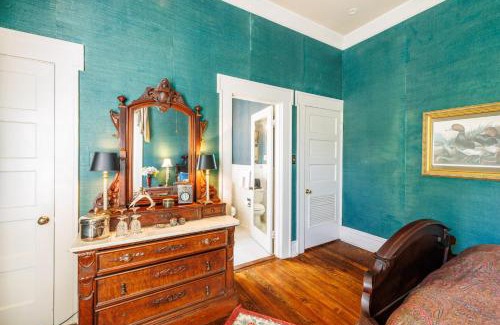 Gonzales Bed & Breakfast | Belle Oaks Inn