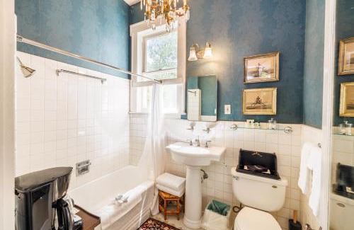 Gonzales Bed & Breakfast | Belle Oaks Inn