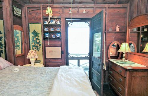 Valois House | Belle's Buttercup