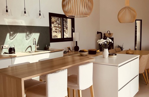 Ampus House | Belle Villa Contemporaine en Pleine Nature