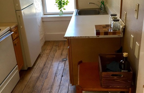 Bellefonte Apartment | Bellefonte Victorian Apt W/Balcony. Close To State College/PSU