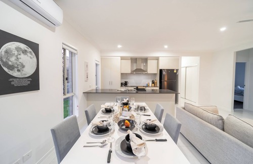Ripley House | Bellevue 2024 Newly Built Home - 4 Bedroom 2 Bathroom with BBQ near Ipswich