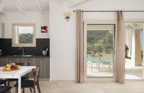Luddui Villa | Bellevue 36A by Klodge - modern retreat with private pool, greenery and views