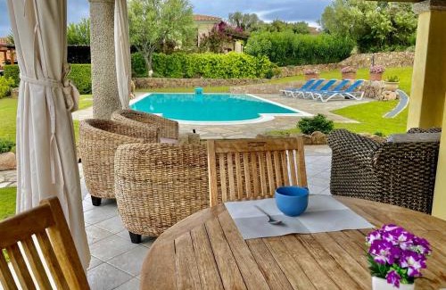 Tanaunella Villa | Bellissima villa Alessandra grande piscina privata giardino BQ posto auto