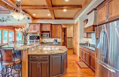 Hiawassee House | Bellissimo at Lake Chatuge - by Chatuge Home Concierge. Lakefront, hot tub, dock, shuffleboard