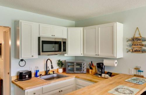 Eutawville Hotel | Bells Marina & Fishing Resort - Santee Lake Marion by I95 - Family Adventure, Pets on Request!