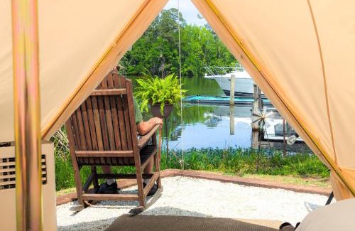 Eutawville Hotel | Bells Marina & Fishing Resort - Santee Lake Marion by I95 - Family Adventure, Pets on Request!
