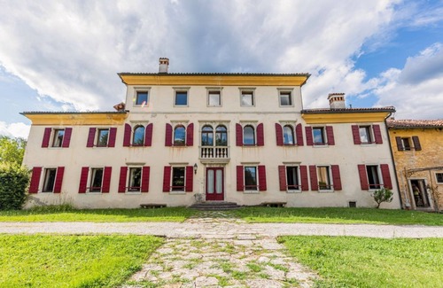 Belluno Apartment | Belluno Timeless Charm - Stunning Apt in Villa