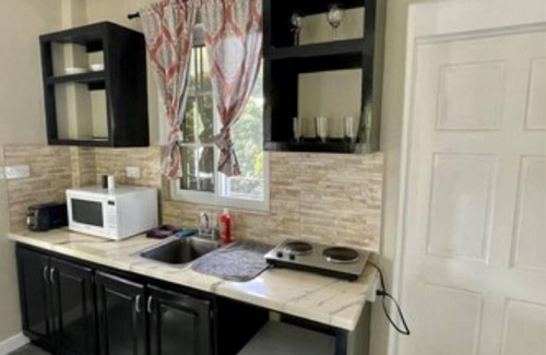 Colonarie Apartment | Belmont Apartments/Modern affordable accommodations