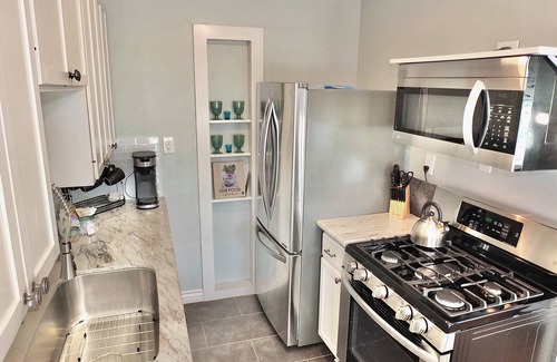 Belmont Heights Apartment | Belmont Boutique Apartment – Chic and Cozy Getaway Under 1 Mile from Beach!