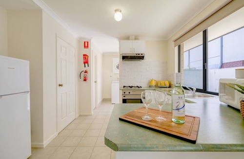 Belmont House | Belmont Comfort Central and Light filled Stay