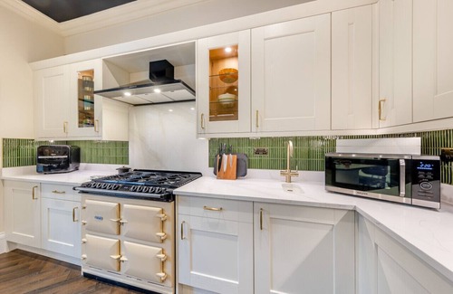 Barmouth House | Belmont House - Nine Bedroom House, Sleeps 18