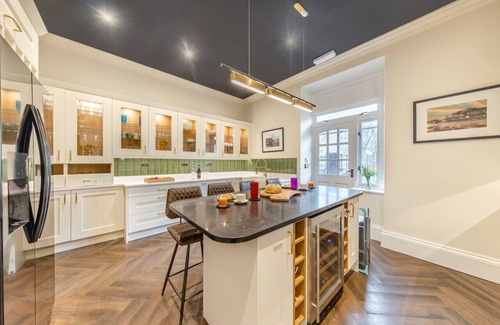 Barmouth House | Belmont House - Nine Bedroom House, Sleeps 18