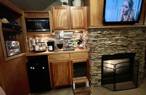 Belmont Historic District Apartment | Belmont Lodge Over Garage-Spacious w/Home Theater