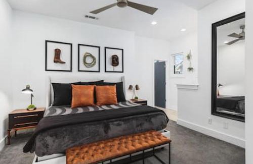 Hillsboro Village House | Belmont Retreat walk to Restaurants, Coffee, 12 South