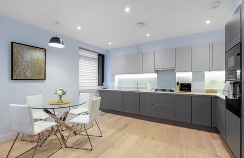 Belmont Apartment | Belmore 2 Bedroom Luxury Apt. with Parking in Stanmore, North West London - 06