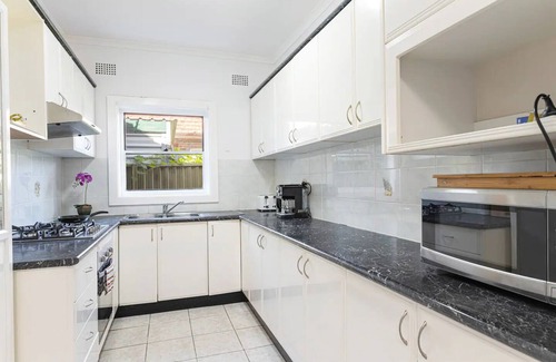 Belmore House | Belmore Brand new renovated 3Br house|AC & ParkingnnSharennSaven