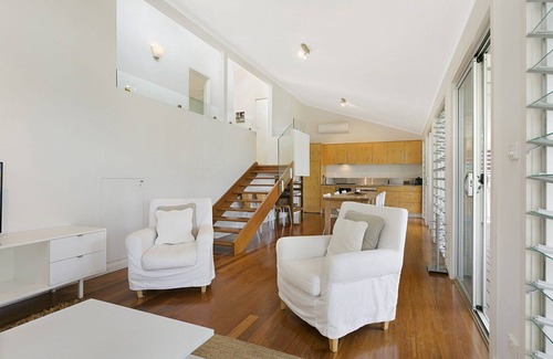 Pretty Beach House | 'Belvidere Cottage' by Accom Holidays