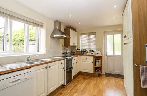 Sturminster Newton Cottage | BELVIEW COTTAGE, family friendly, with a garden in Sturminster Newton