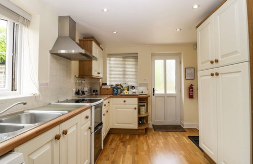 Sturminster Newton Cottage | BELVIEW COTTAGE, family friendly, with a garden in Sturminster Newton