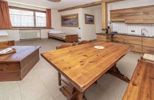 Sauze d'Oulx Ski Chalet | Belvilla by OYO Miramonti 4 Trilocale 6 pax