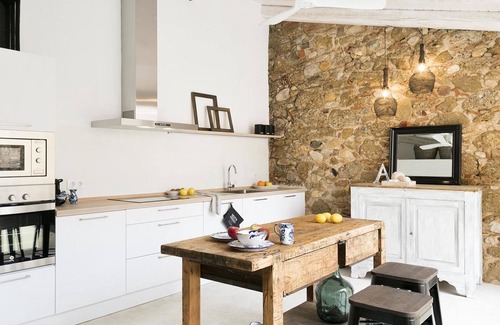 La Tallada d'Emporda Villa | Belvilla by OYO Pink House