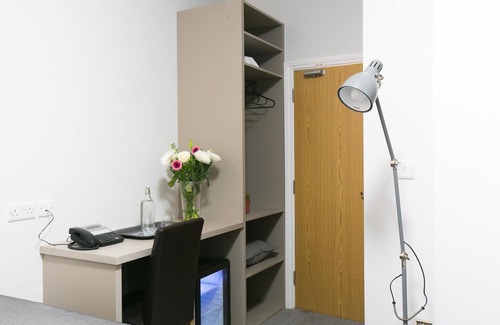 Loxford Apartment | Belvilla Ilford Hill Hotel London Standard Double