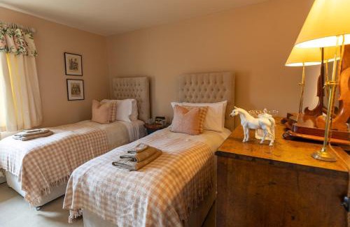 Redmile House | Belvoir Lodge - Sleeps 18 - Belvoir Castle
